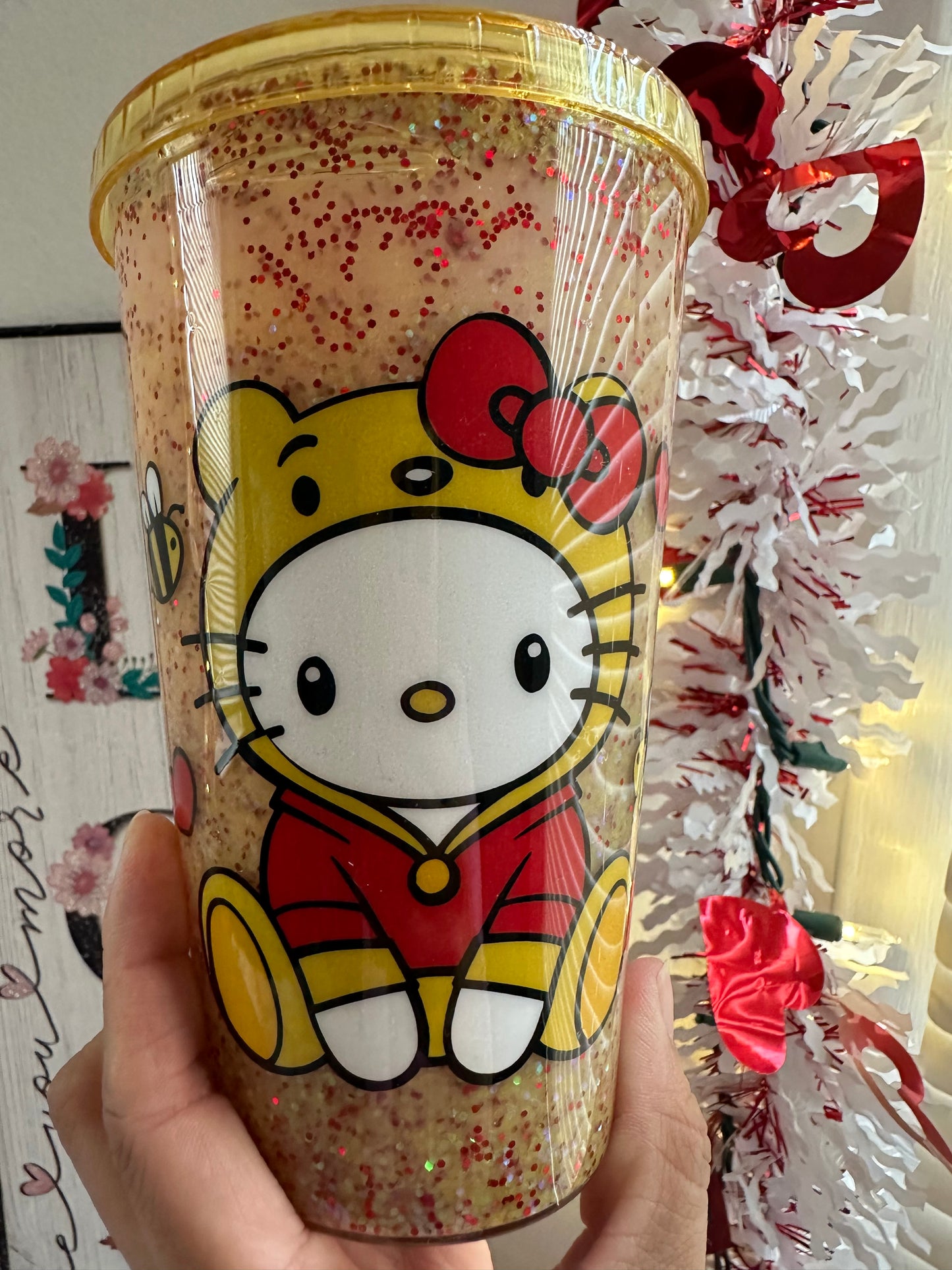 Hello Kitty Winnie the pooh Tumbler/ hold and red glitter/ Water tumbler / Snowglobe